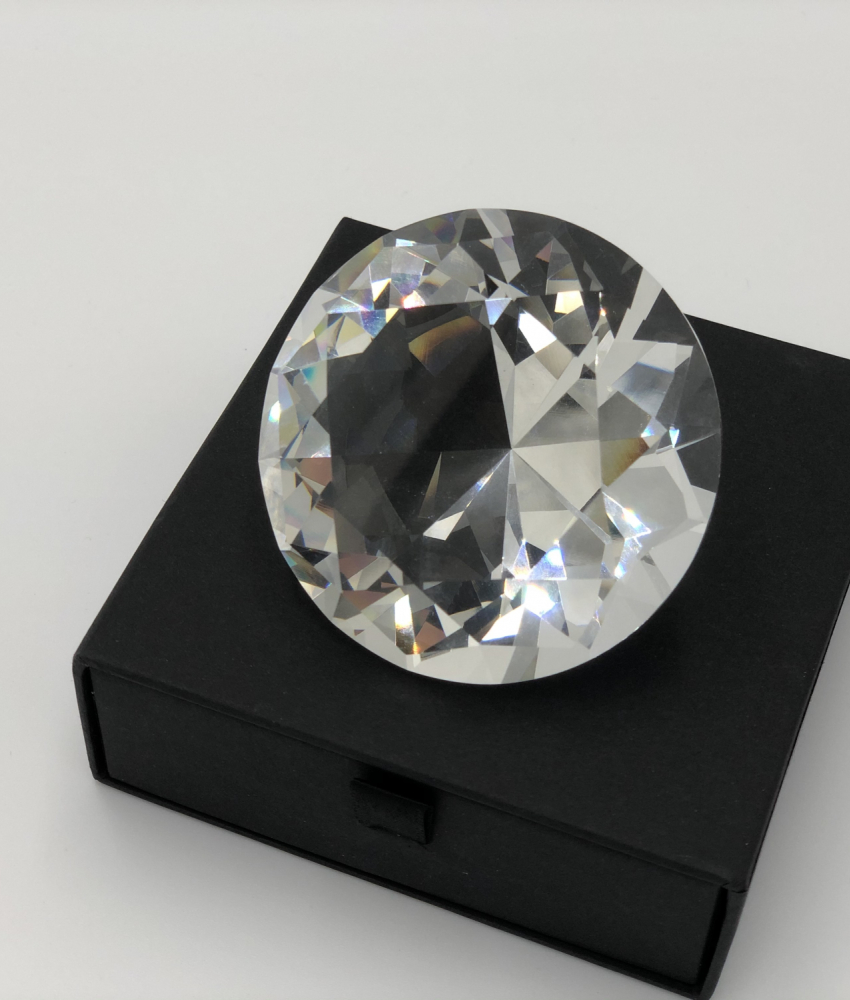 Glas diamant 5 cm på sort æske