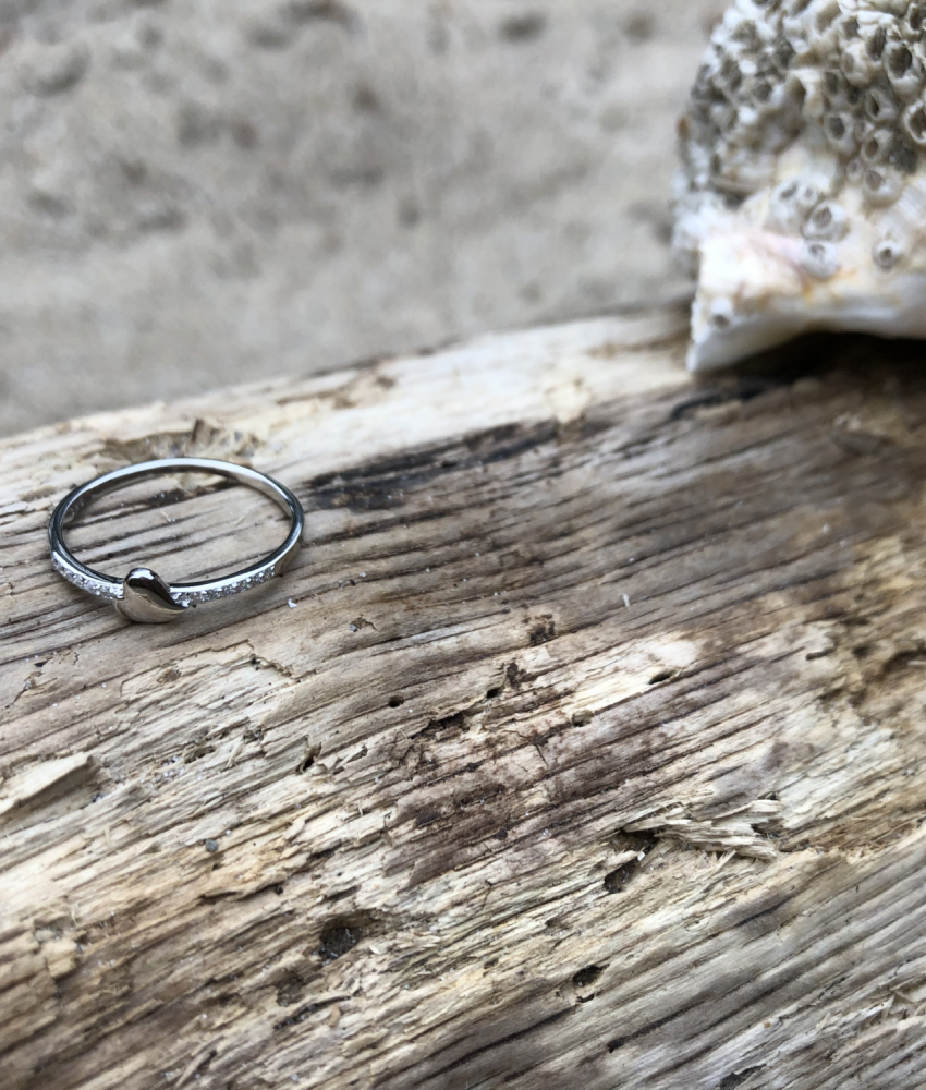 Hjerte ring belagt med hvidguld og Cubic Zirconia sten på drivtømmer