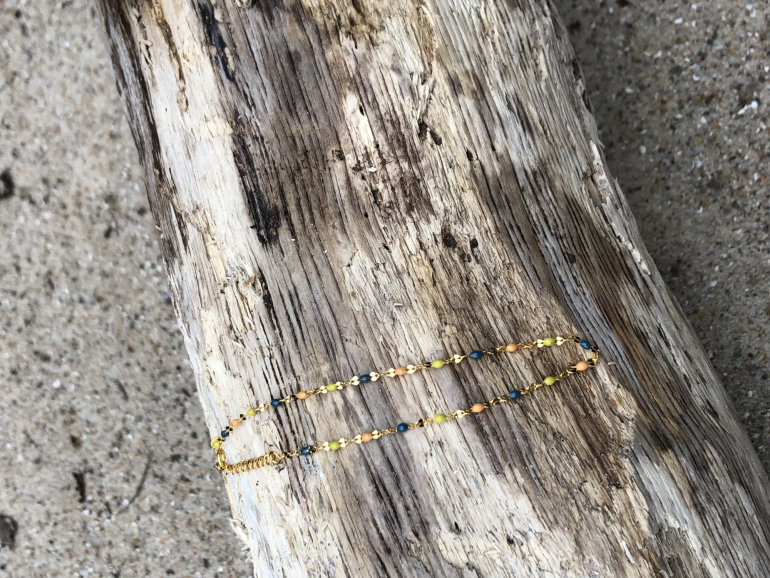 Guldbelagt armbånd med farvede fiber sten på drivtømmer3