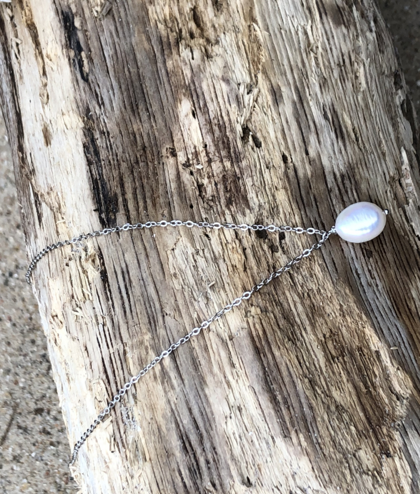 Sølvkæde med barok perle på drivtømmer2